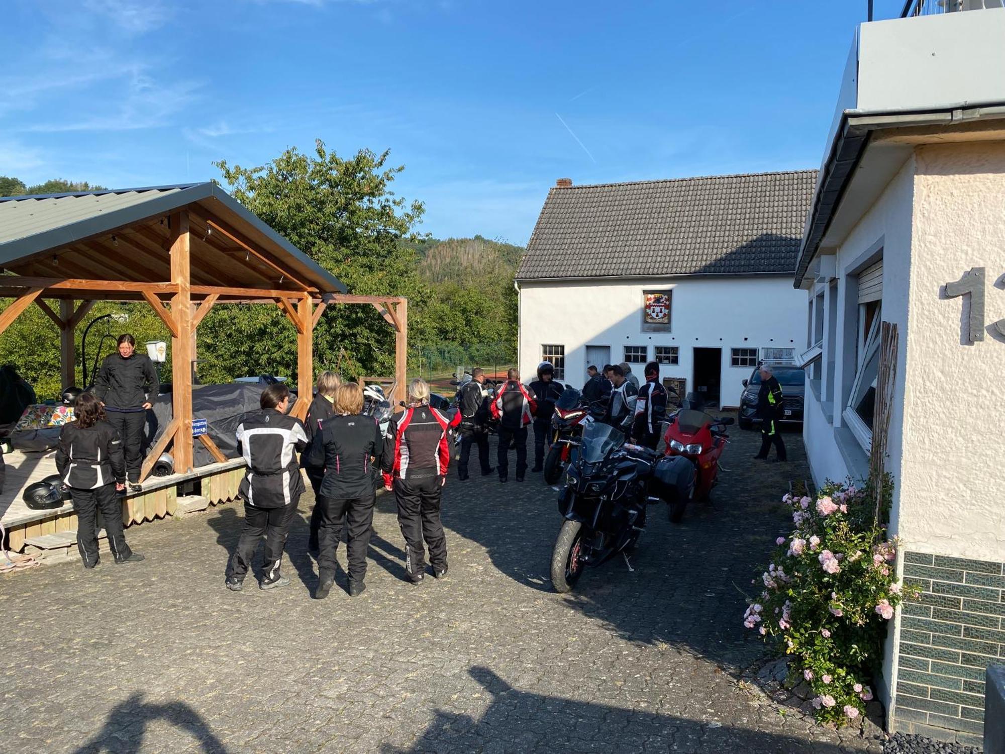 Sabine'S Gaestehaus Übereisenbach Exterior foto
